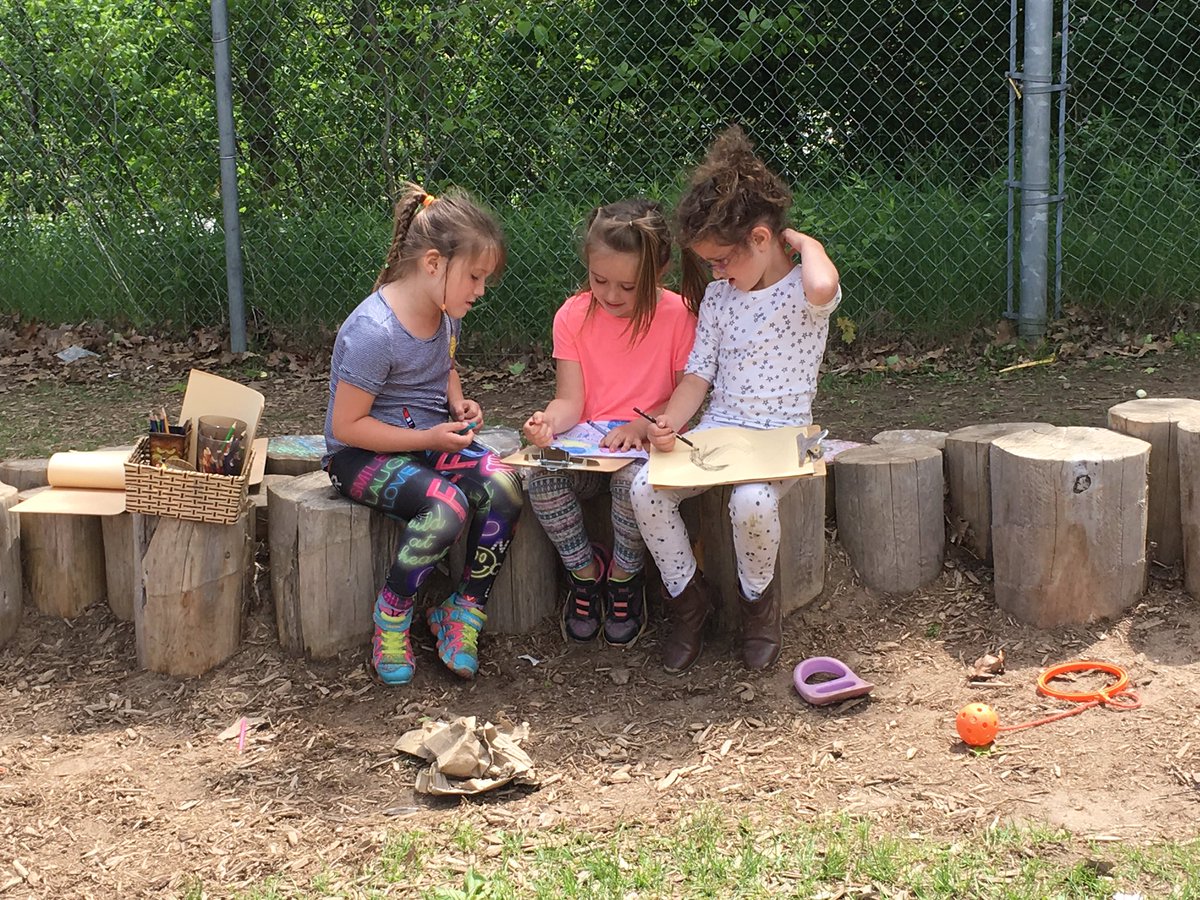 jenn_scott2's tweet photo. Learning and growing in the outdoors  with kindergarten @LimehousePS #lovemyhaltonschool https://t.co/z0vuBsbTqy
