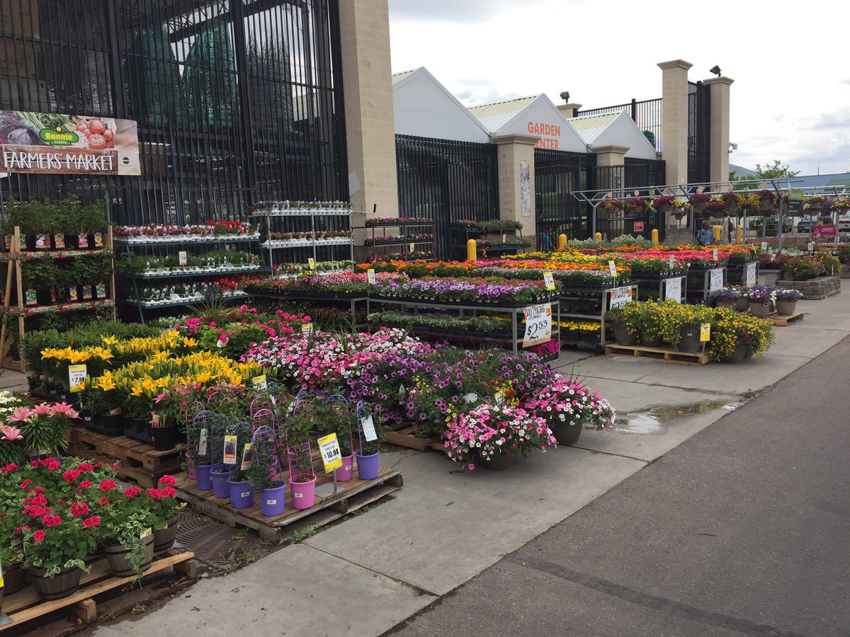 JStorrs91's tweet photo. Wow great store visit with the 4414 Logan Ut MET team this store looks amazing @kbake22 @T_Bates97 getting some homers for #OneTeam https://t.co/lelMxzJeC1