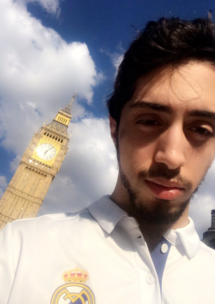 lucasinutilismo's tweet photo. - o Big Ben parece o meu pau
- grande?
- não, da hora https://t.co/QGtqqji92i