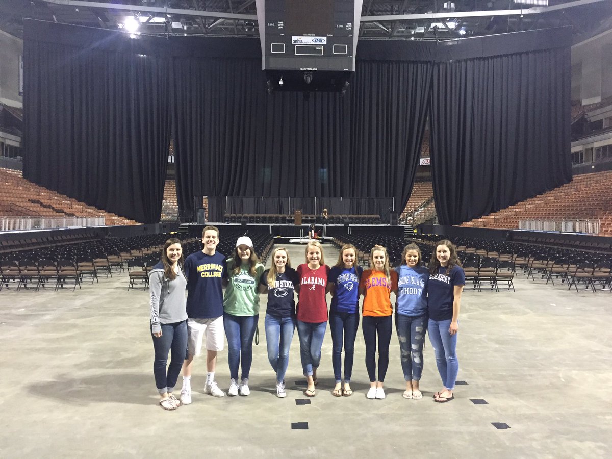 LHSClassOf2017's tweet photo. 8 more days til the rest of your life https://t.co/5RhvMEvxfW