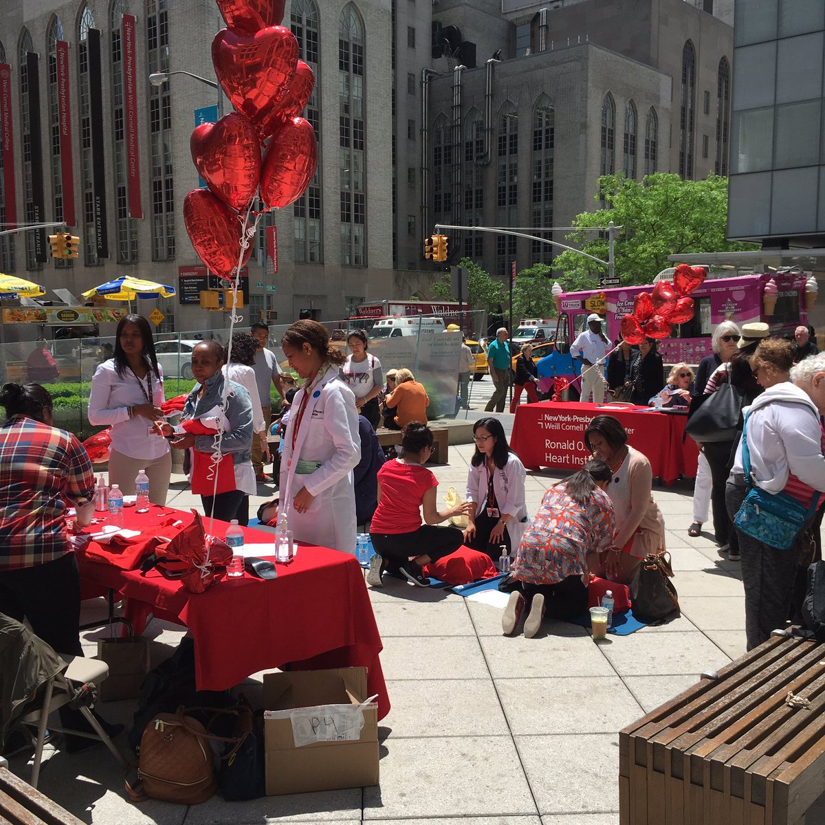 EdClevelandJr's tweet photo. Ronald O. Perelman Heart Institute's CPR/ARD Awareness Fair at Payson Plaza. Cc: @nyphospital https://t.co/PWQS4H9kPo