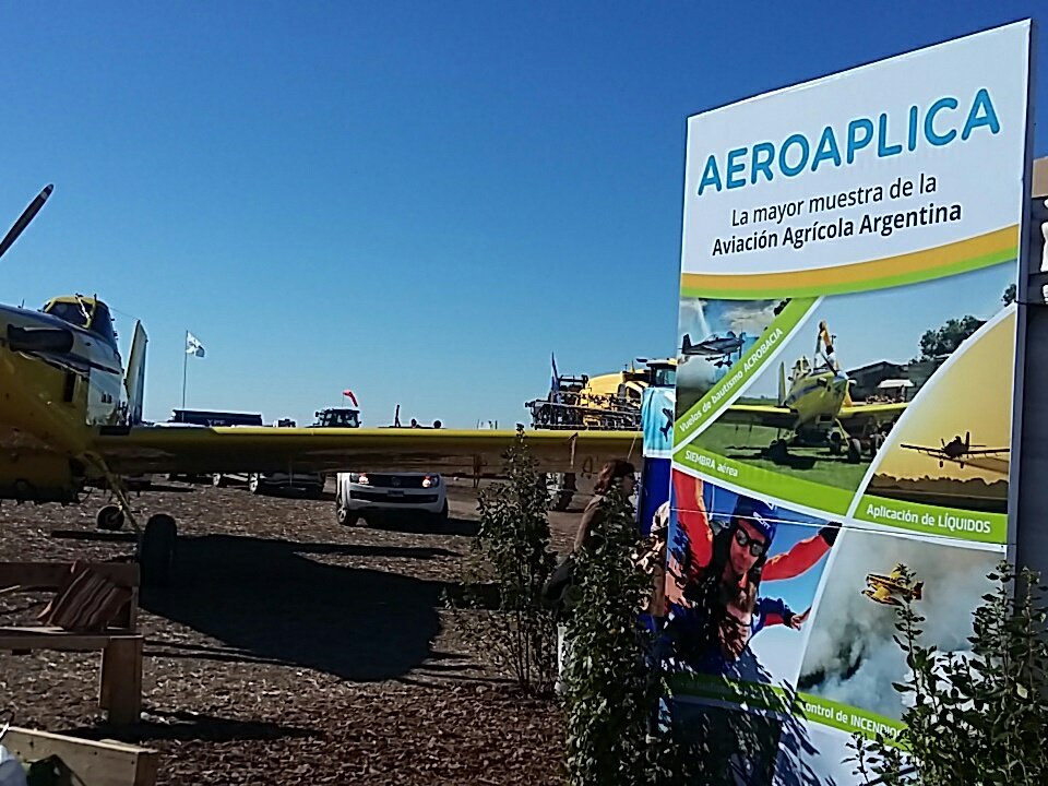 JST_Argentina's tweet photo. [INFO] Ahora: análisis de un caso de accidente de aeroaplicación -  Módulo de JIAAC - Taller en Aeroaplica 2017 https://t.co/x5wWM1Ifl4
