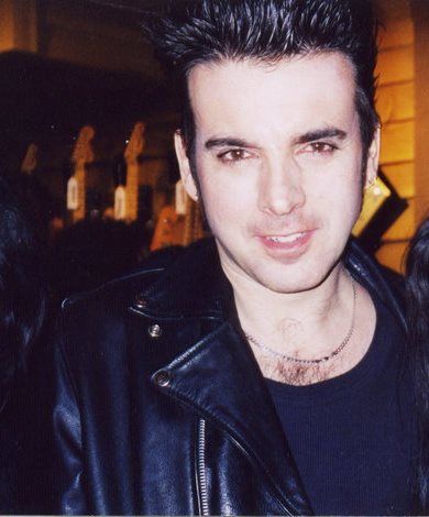  Happy Birthday, Simon Gallup! May all your dreams come true. Best wishes. X 