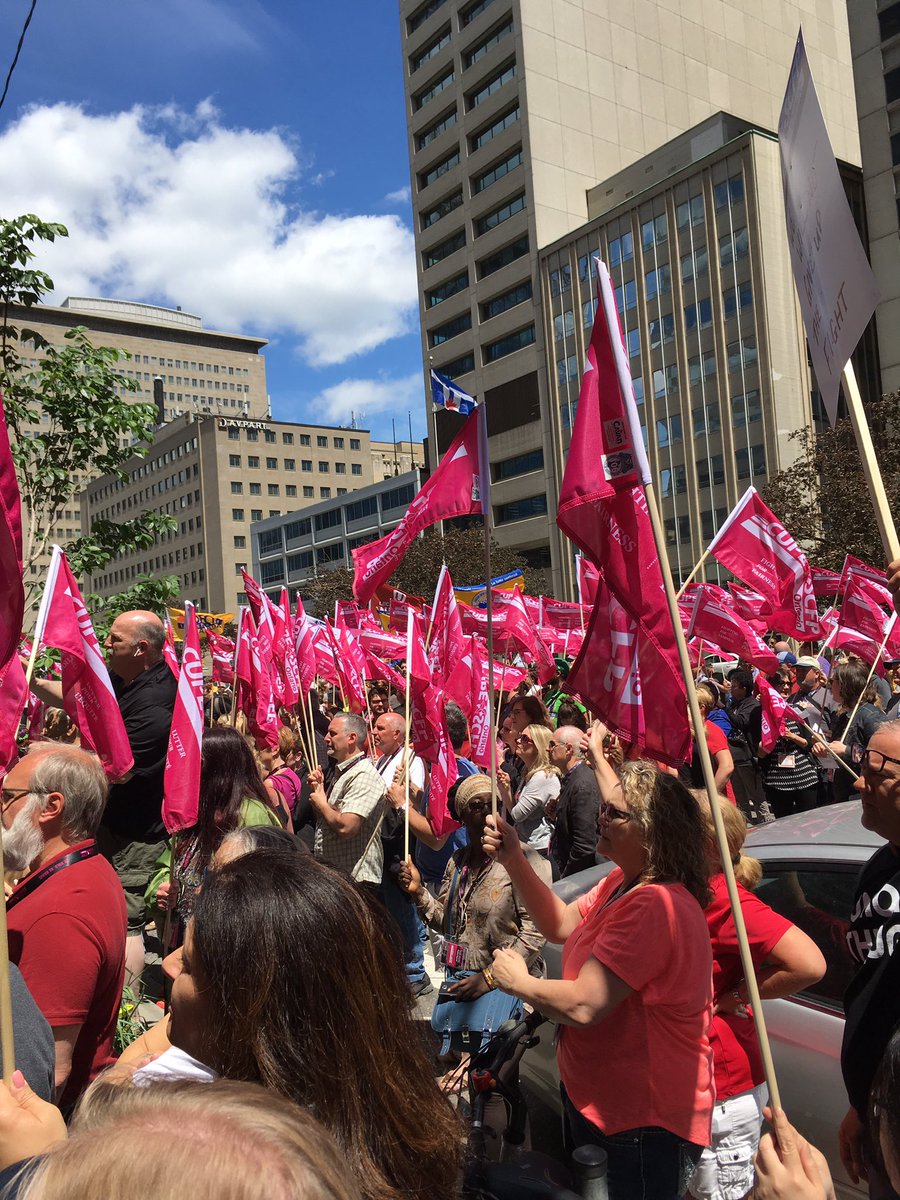 MommyMuslim's tweet photo. Nice day for a rally! Speaking up for injured workers &amp; the right for safe working conditions for everyone! #CUPEON17 #cupe #unionsolidarity https://t.co/tUPRJTcIbW