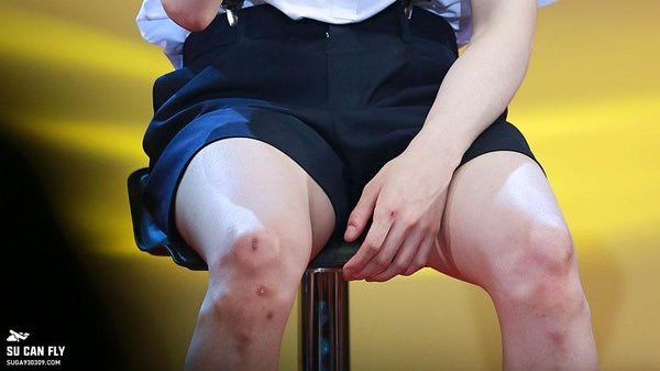 olyoongo's tweet image. a yoongi's bruised knees appreciation post
