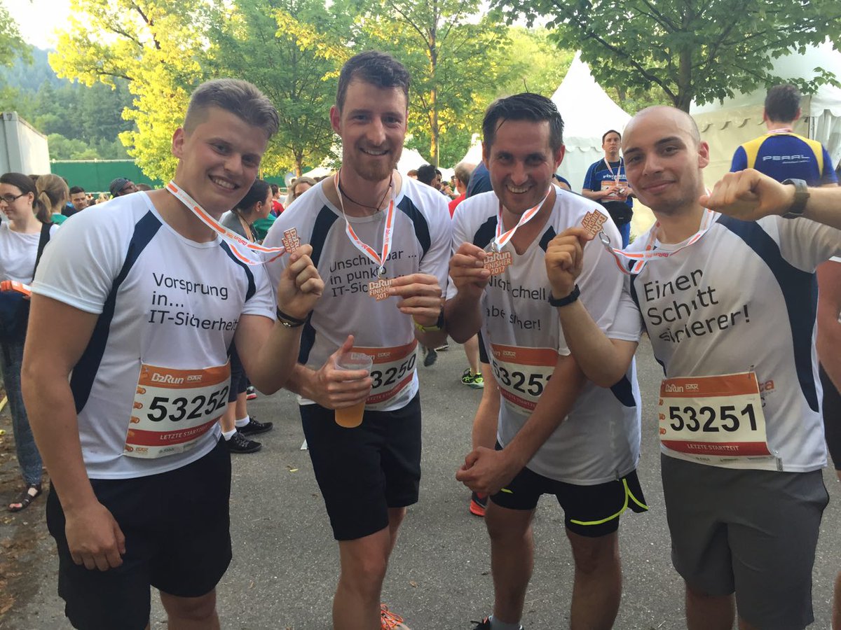 DataSec's tweet image. Wie sehen Sieger aus? So sehen Sieger aus... #Businessrun #B2run #Freiburg #DataSec #VorsprungInITSicherheit