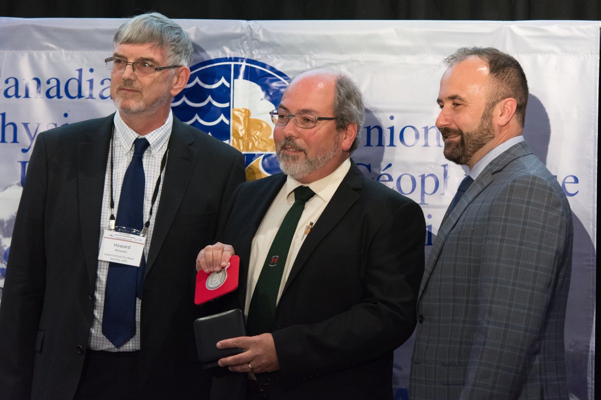 cmarsh_hydro's tweet photo. Congratulation to John Pomeroy for receiving the J. Tuzo Wilson medal at #CGU2017 #usask https://t.co/V1TyfPf4zE