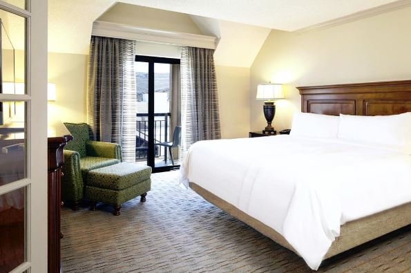 PC_Marriott's tweet photo. Sleep like a king. #parkcitymarriott #kingbed #travelbrilliantly https://t.co/WMTGMO4KTY