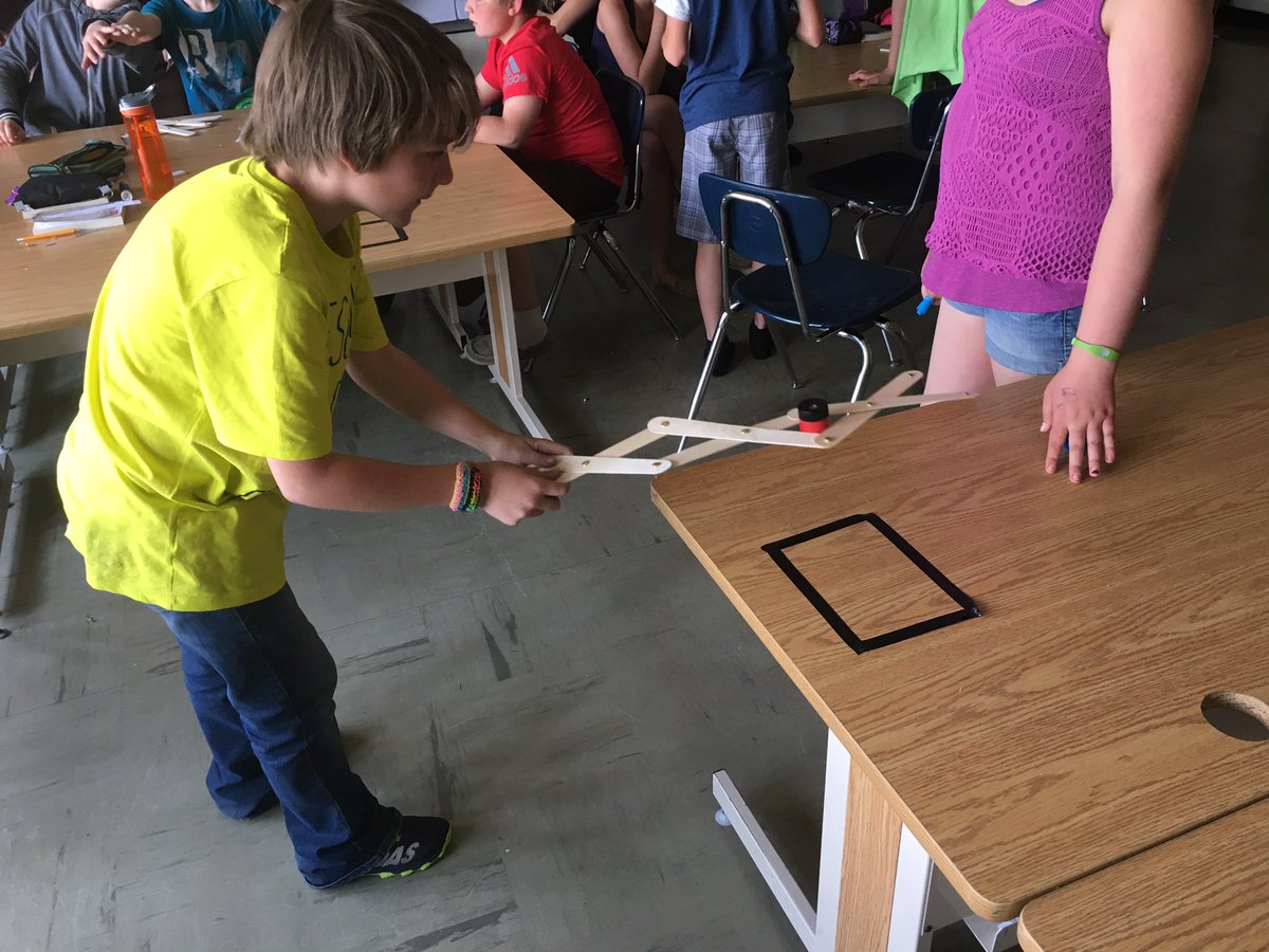 dchernishenko's tweet photo. Grade 6 Canadarm Building Challenge! Some excellent ideas and theories! @horizonsd205 @laniganelemsch https://t.co/4hljdA0Ncb