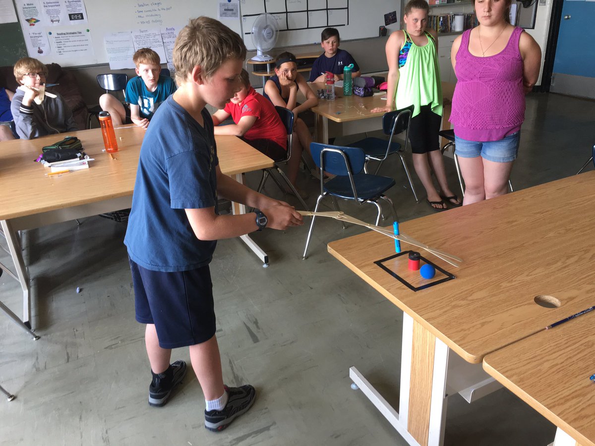 dchernishenko's tweet photo. Grade 6 Canadarm Building Challenge! Some excellent ideas and theories! @horizonsd205 @laniganelemsch https://t.co/4hljdA0Ncb