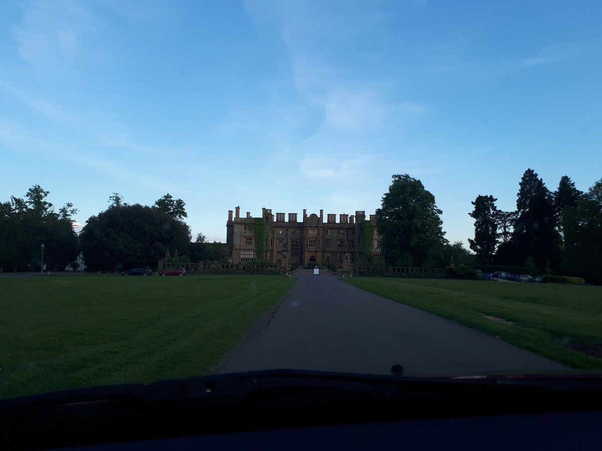 OutOfOfficeMag's tweet photo. Just pulling into @EynshamHall :) https://t.co/s20HBo3FVE