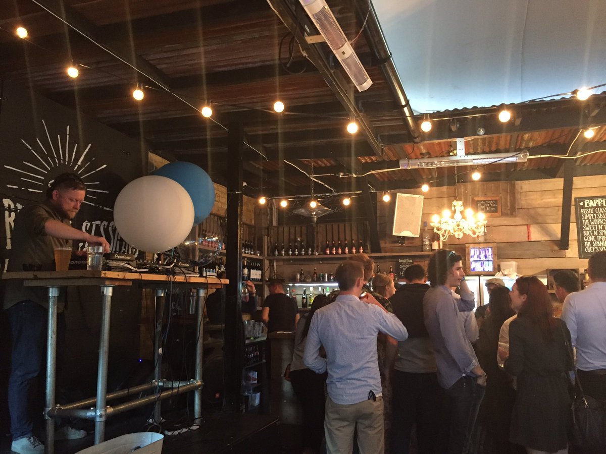 Louise_B2B's tweet image. #RollintoSummer with @AdRoll! Perfect evening for an Owl Punch (margarita), pizza and music 🍹🍕🍹