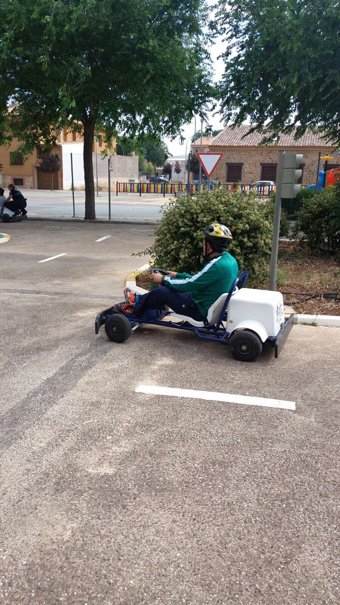 PL_SanClemente's tweet photo. Esta mañana los chic@s del colegio "Jérôme Lejeune" han puesto en práctica la teoría aprendida sobre Educación Vial. Para nosotros un placer https://t.co/VNRkT6Y43e