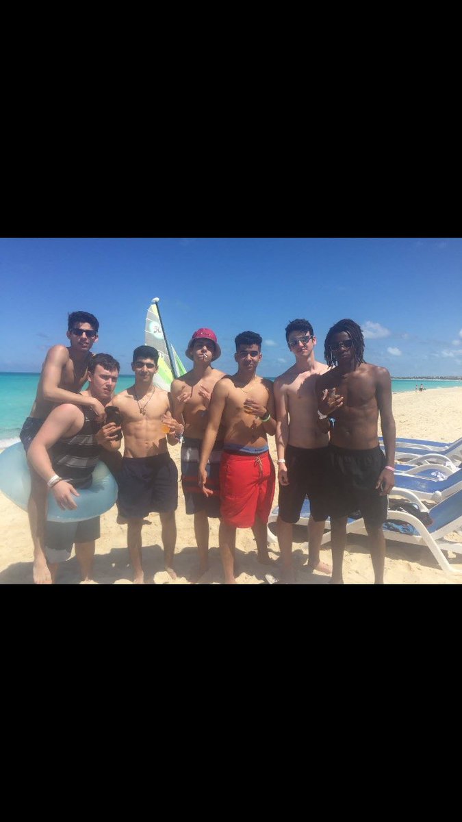 mostafa_r10's tweet photo. Happy birthday peenstock #clouds 💨#3XB 💪🏼😤 https://t.co/LSxXC2kqNd