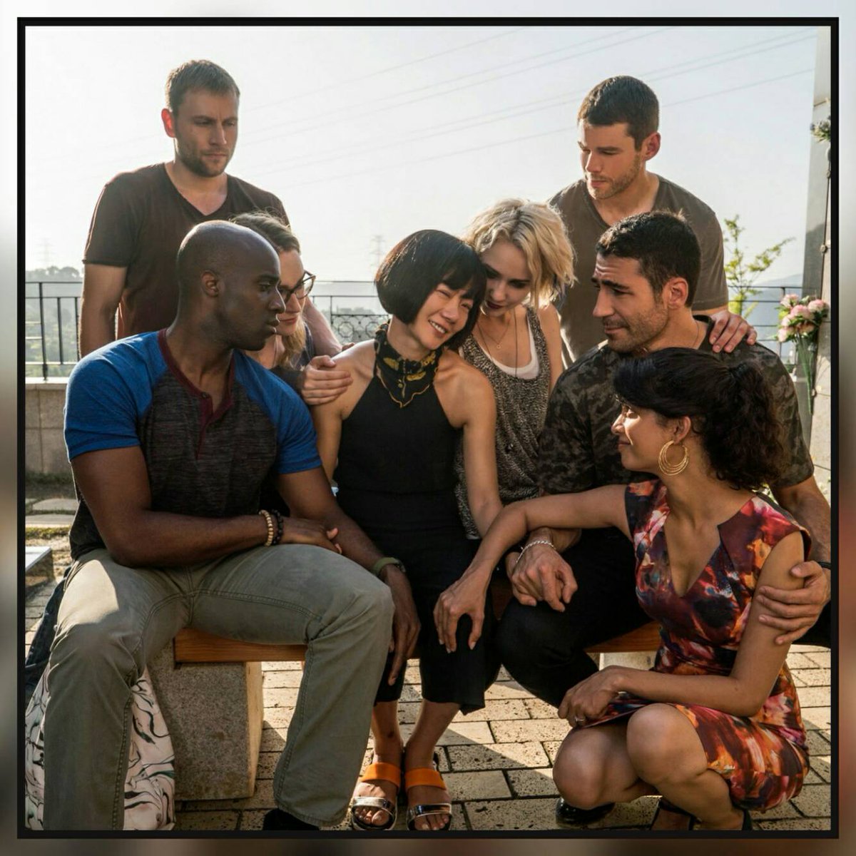 esteeselshowfm's tweet photo. Netflix confirmó que canceló su serie Sense8 después de dos temporadas. https://t.co/4vY925i6NF