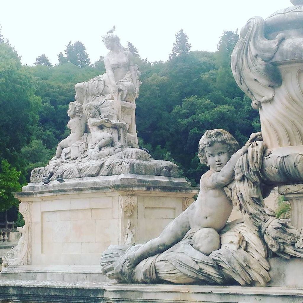 Ah_lysee's tweet photo. Découvrir de nouvelles villes et jardins ⛲ #Nîmes #balade #découverte https://t.co/KsZp8WIh68