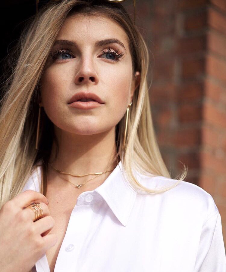 VimeriaJewelry's tweet photo. The lovely Kristina from @wearelivingart in the Bridget Choker and Eva Earrings. Shop the link in our bio! #vimeria https://t.co/DPyDC3eUhN