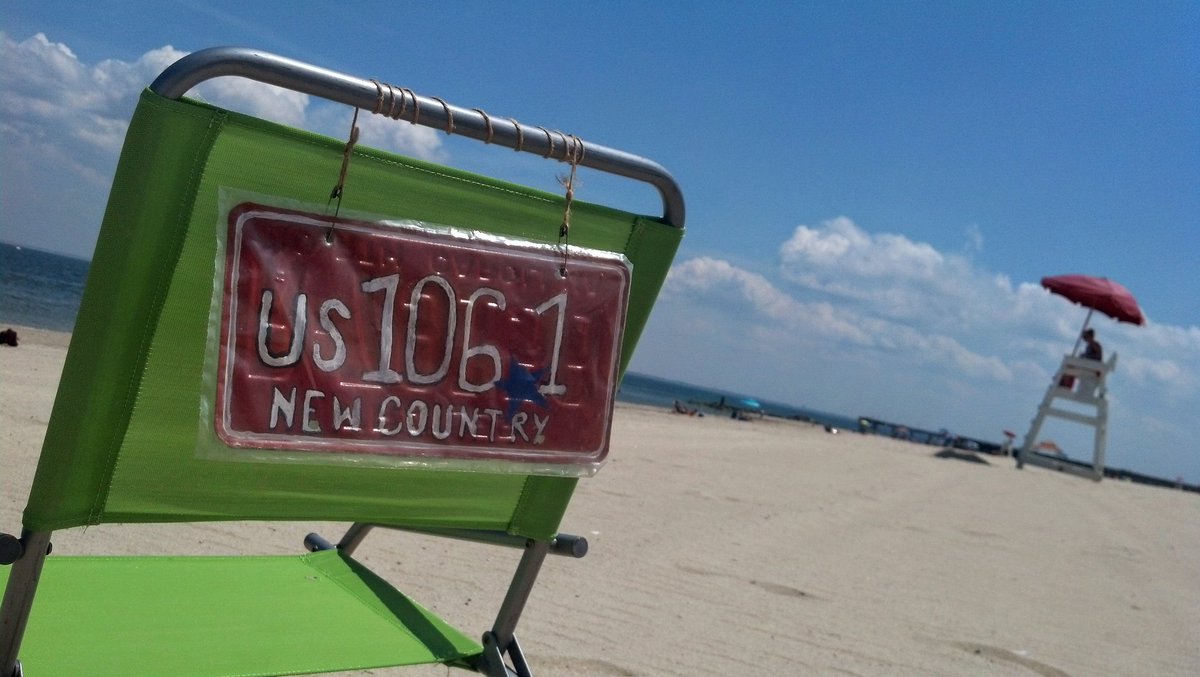 BluebirdVH's tweet photo. @thewaynehoskins Gonna be great views @PatrioticFest this wknd w/@US1061 @OldDominion @dariusrucker @jakeowen ... come on over ๐ค #GotChairs #GetBeers ๐ป https://t.co/lP607FECC4