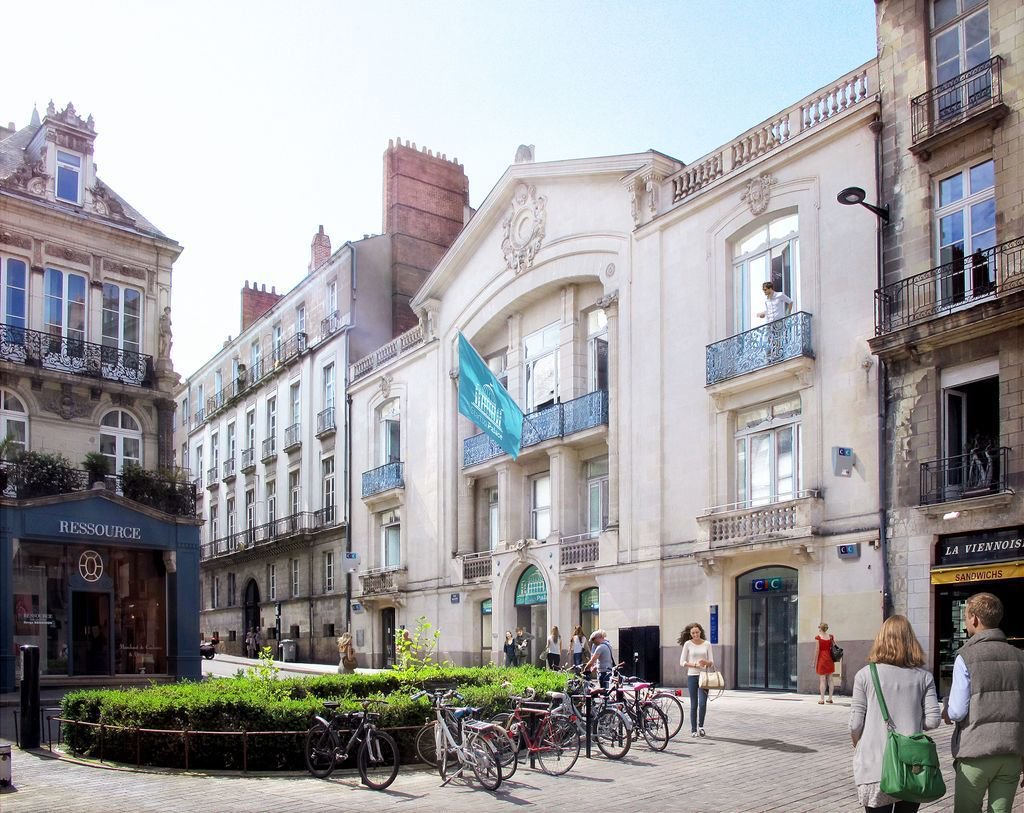 Startup_Palace's tweet image. Ce lieu, notre futur camp de base, il se trouve au 4 rue Voltaire, à deux pas de la place Graslin #sp2years