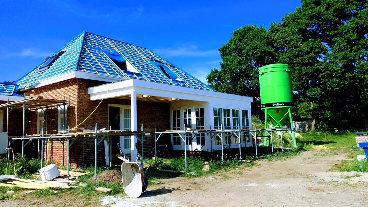 Twee prefab kappen mogen leveren van De Kroon. Samen met de pannen van Koramic worden dit zeker plaatjes! Aannemer Van Den Brandhof Lunteren