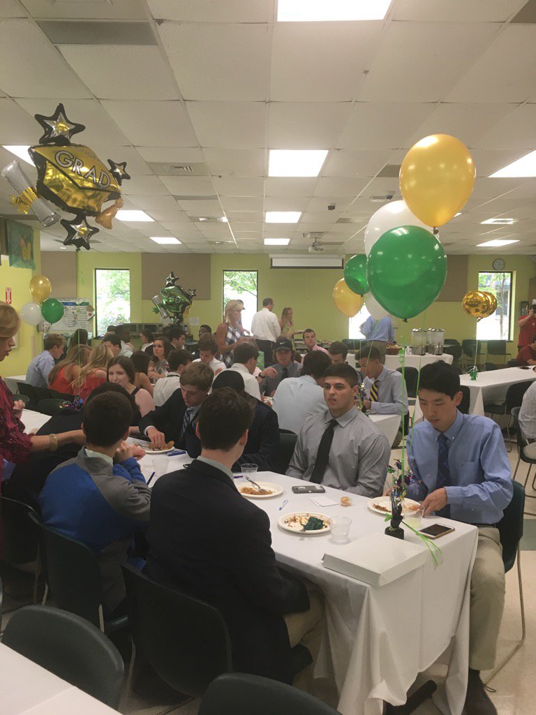 seniorravens's tweet photo. Thank you senior parents for the fabulous lunches & snacks @RavenscroftNC #lasthurrah #almostalums https://t.co/ZEgRT1NKuv