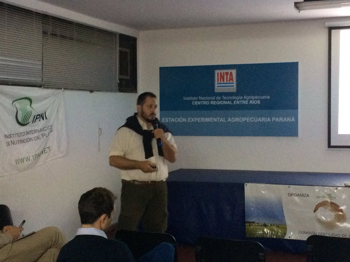 garciaf_nutri's tweet photo. Pedro Barbagelata expone sobre Micronutrientes en Taller Fertilidad @AACSFert @intaargentina Paraná @FertilizarAC https://t.co/NsJKSesK1l