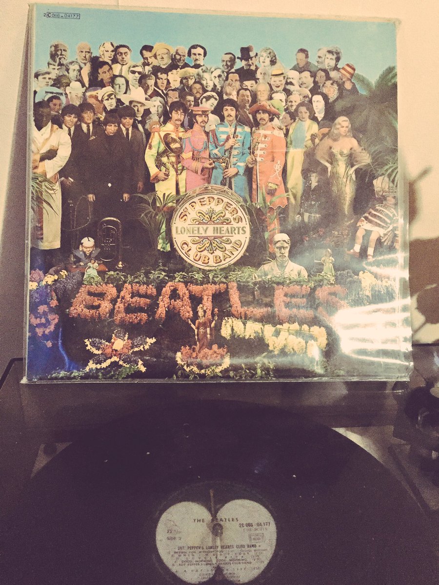 MoiSarahJane's tweet photo. 🎧#NP L'hommage de Rover aux Beatles sur @franceinter pour les 50 ans de l'album Sgt Peppers Lonely Hearts Club band 😍 https://t.co/G7er8crQRN