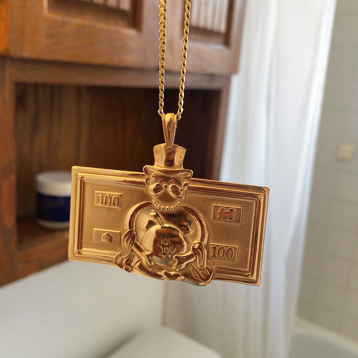 TalliMLBpromo's tweet photo. Hit @Billy_Grayson for Solid gold grillz, pendants, chains, rings, bracelets, earrings, and engravings. He's doing all custom work 4 da low! https://t.co/UZXYE3xSmR