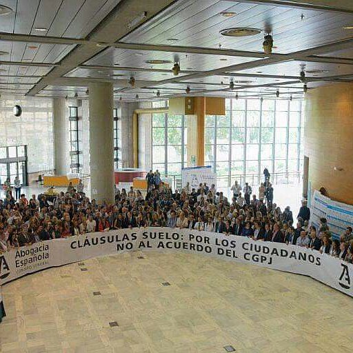 abogacia_joven's tweet photo. NO a los juzgados únicos provinciales especializados en materia de cláusulas suelo #JuntasGranada https://t.co/tLf5eSLDXS