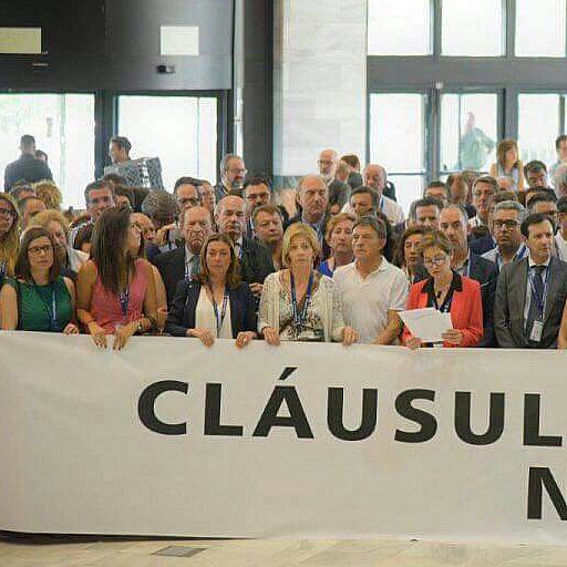 abogacia_joven's tweet photo. NO a los juzgados únicos provinciales especializados en materia de cláusulas suelo #JuntasGranada https://t.co/tLf5eSLDXS
