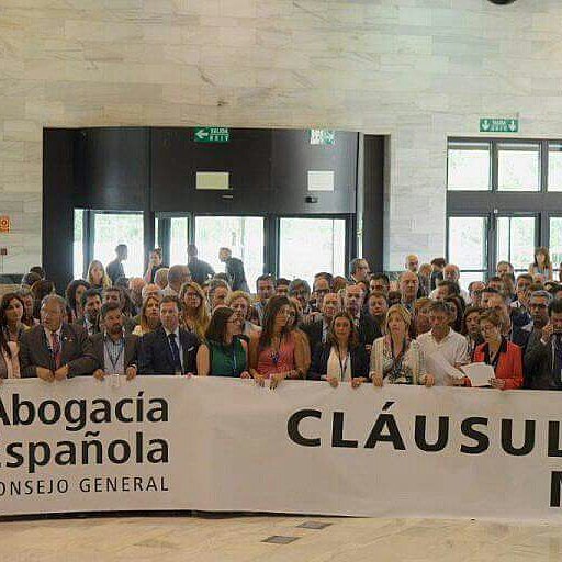abogacia_joven's tweet photo. NO a los juzgados únicos provinciales especializados en materia de cláusulas suelo #JuntasGranada https://t.co/tLf5eSLDXS