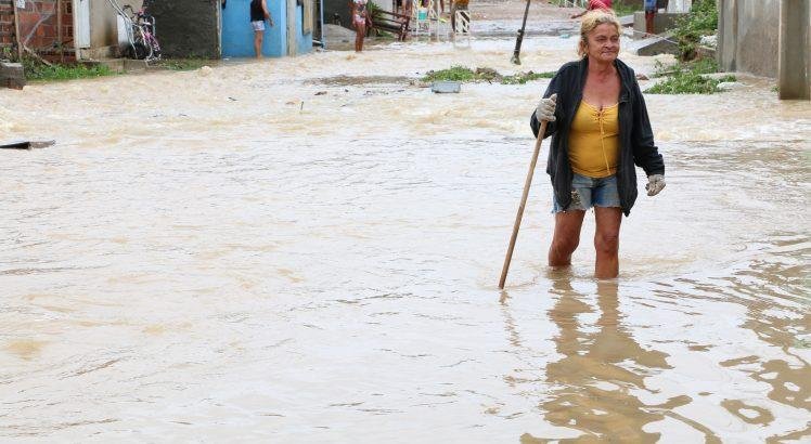AssembleiadePE's tweet photo. ‘Choveu em Caruaru? Perguntou o vice-governador @RaulHenry para @raquellyra_  https://t.co/kCKVz5LVti #SuaCara #QueJunho #FofocalizandoNoSBT https://t.co/mrqyC96SPL