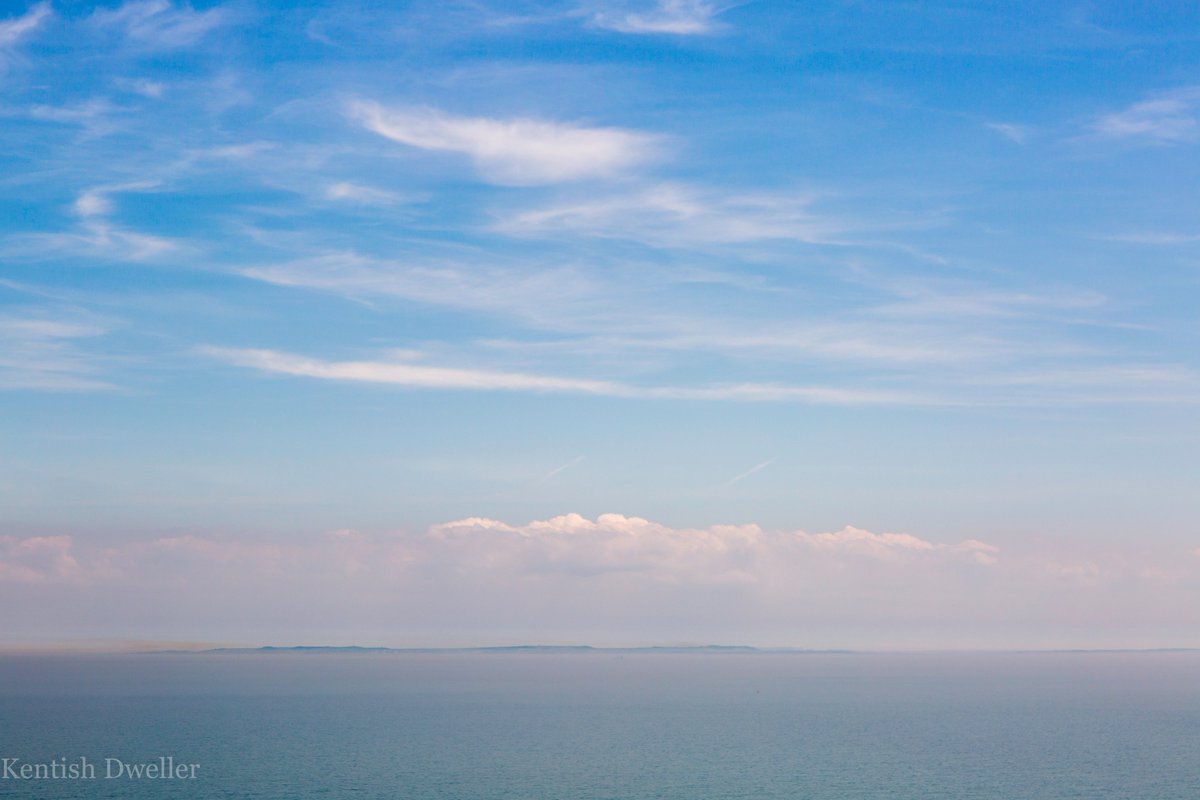KentishDweller's tweet image. Overlooking the #Channel today from the #WhiteCliffs with a clear view to France and some pink, fluffy clouds.