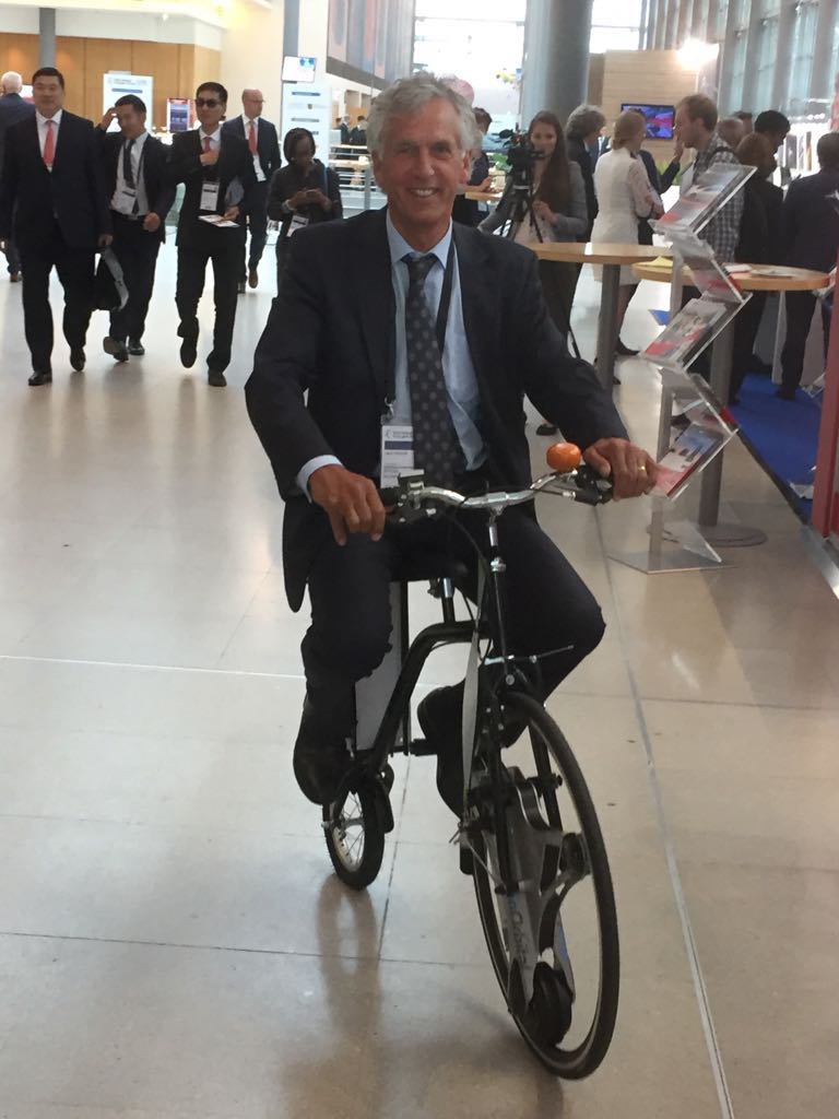 ConnektNL's tweet photo. Lot of attention @GeoOrbital Wheel @ConnektNL stand @ITF_Forum Leipzig #funtech #electricboost #urbantransportation https://t.co/ohZiNpfM6o https://t.co/4hIQD3jgPy