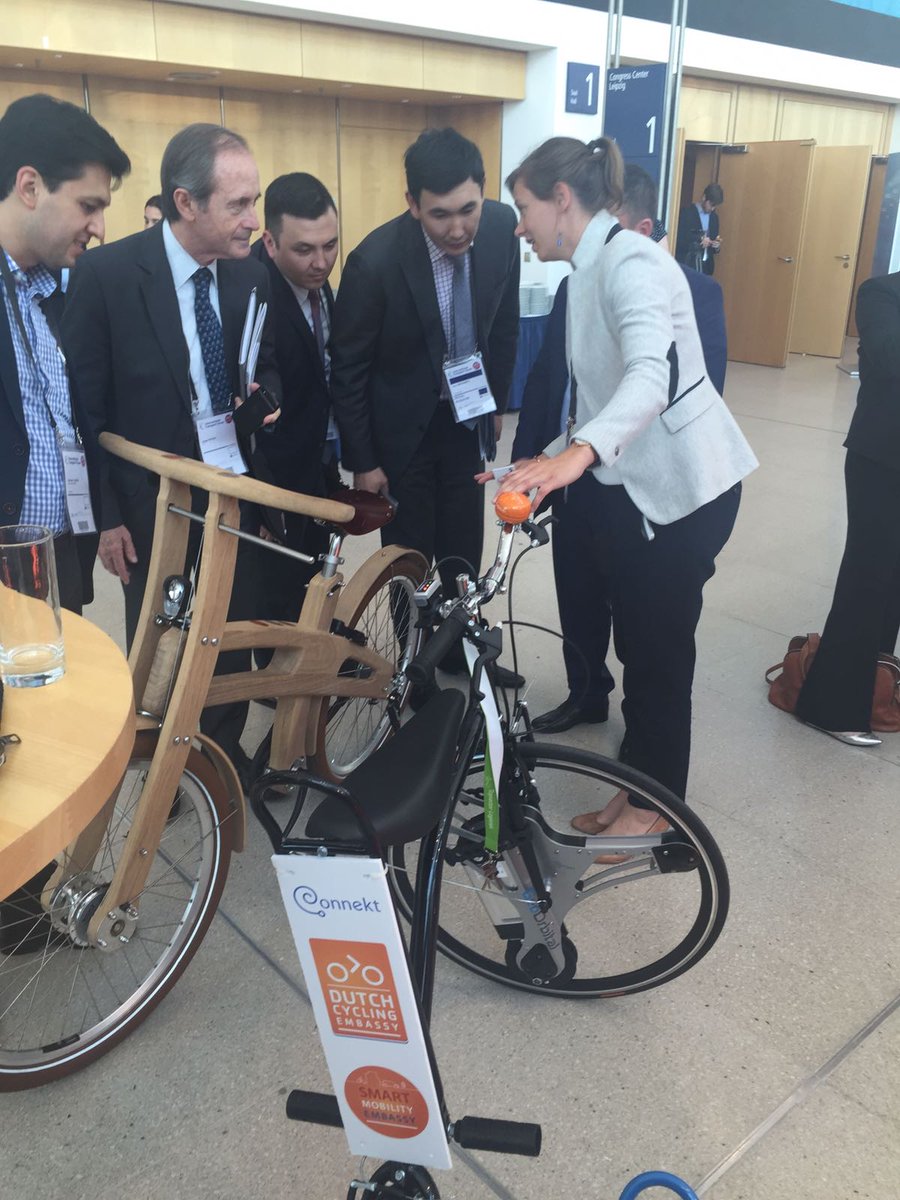 ConnektNL's tweet photo. Lot of attention @GeoOrbital Wheel @ConnektNL stand @ITF_Forum Leipzig #funtech #electricboost #urbantransportation https://t.co/ohZiNpfM6o https://t.co/4hIQD3jgPy