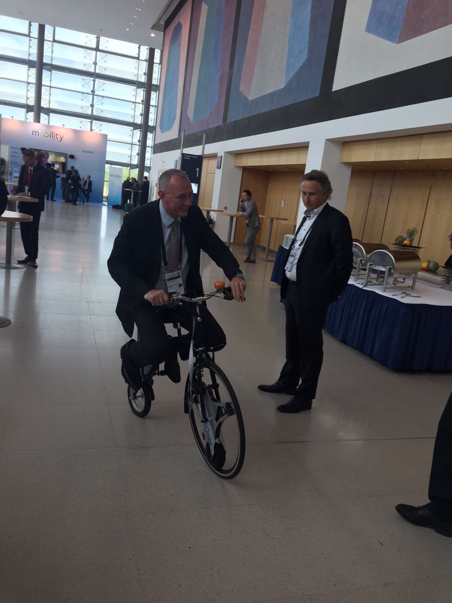 ConnektNL's tweet photo. Lot of attention @GeoOrbital Wheel @ConnektNL stand @ITF_Forum Leipzig #funtech #electricboost #urbantransportation https://t.co/ohZiNpfM6o https://t.co/4hIQD3jgPy