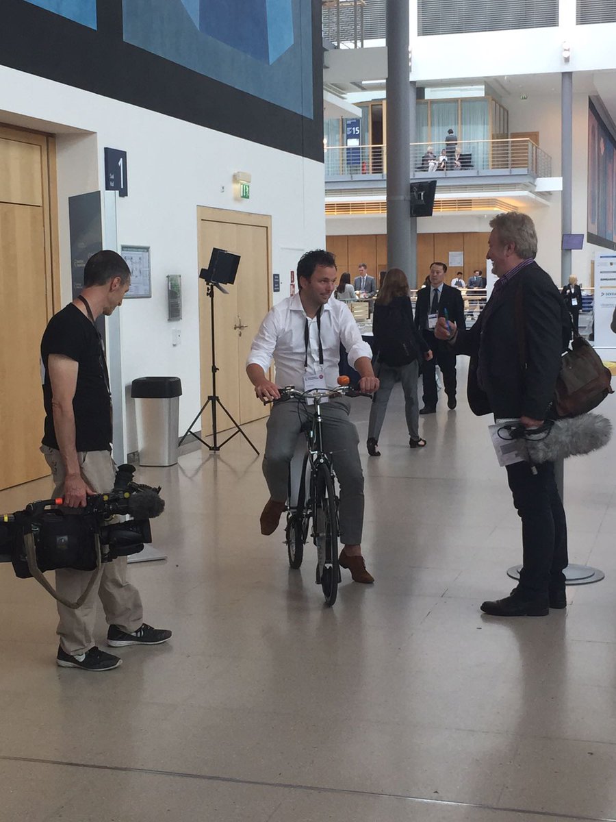 ConnektNL's tweet photo. Lot of attention @GeoOrbital Wheel @ConnektNL stand @ITF_Forum Leipzig #funtech #electricboost #urbantransportation https://t.co/ohZiNpfM6o https://t.co/4hIQD3jgPy