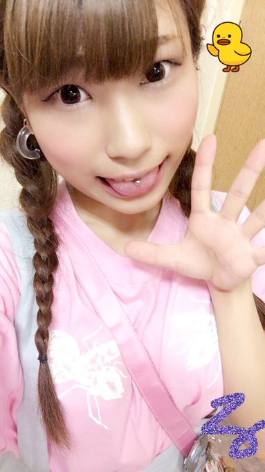 こないだ女児服着たすぎておうちにあるお洋服で女児服意識した(o･&omega;･o)ゝ  KRYさんのピンクのTシャツに アンクルージュのジャンスカに うしじまさんのお大事にニーハイ！  凄い組み合わせだけど女児服なったと思う♡満足♡<a href="/tag/%E5%A4%A7%E4%BA%BA%E3%81%AA%E3%81%AE%E3%81%AB%E5%A5%B3%E5%85%90%E6%9C%8D%E7%9D%80%E3%81%A6%E3%82%8B"class="tags"><span>#大人なのに女児服着てる</span></a>