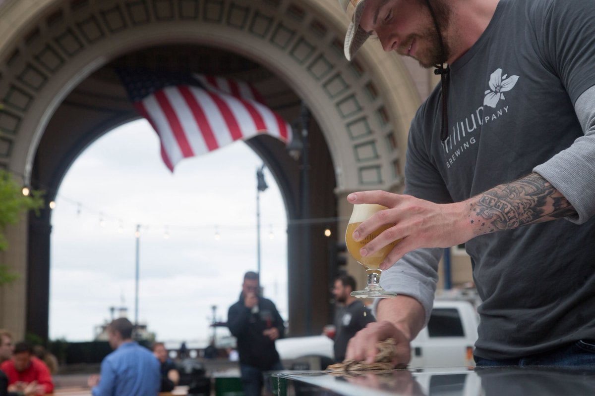 BostonGlobe's tweet photo. A look at Trillium's new open-air beer garden, which opens today at 4 p.m. on Boston's Greenway: https://t.co/KqW6ROAnT9 https://t.co/GmuifqZH7M