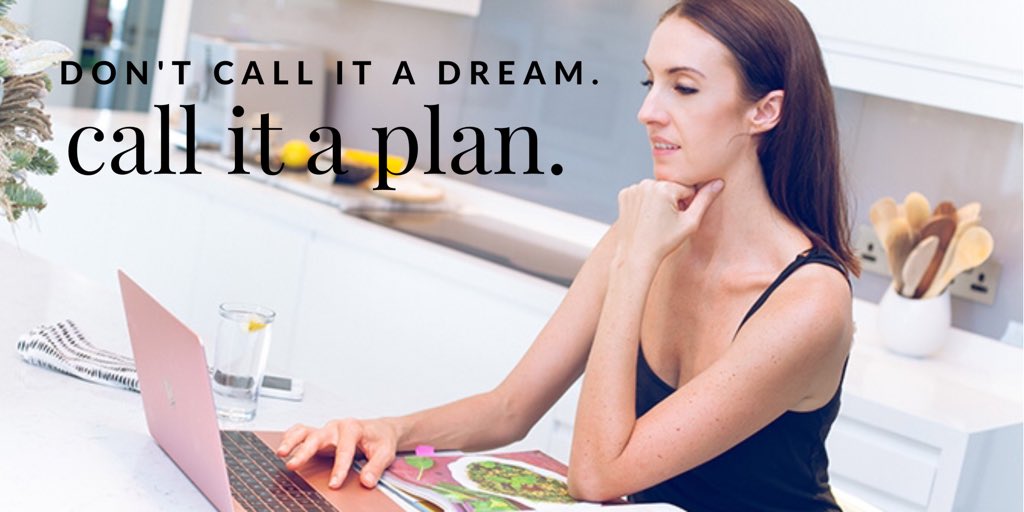 What makes corporate woman to change #entrepreneur #dubai #healthbusiness bit.ly/5minMiaMan