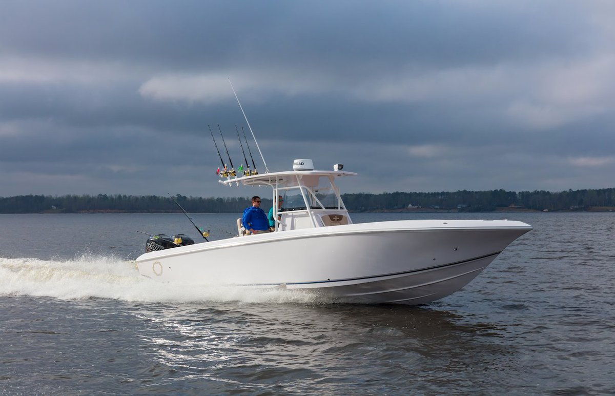 Fountain_Boats's tweet photo. Nothing wrong with heading out for a night ride on the Fountain 34CC.
#fountain #fountainboats #fountainbluewater #newboat #34cc https://t.co/snt6ThPlLy