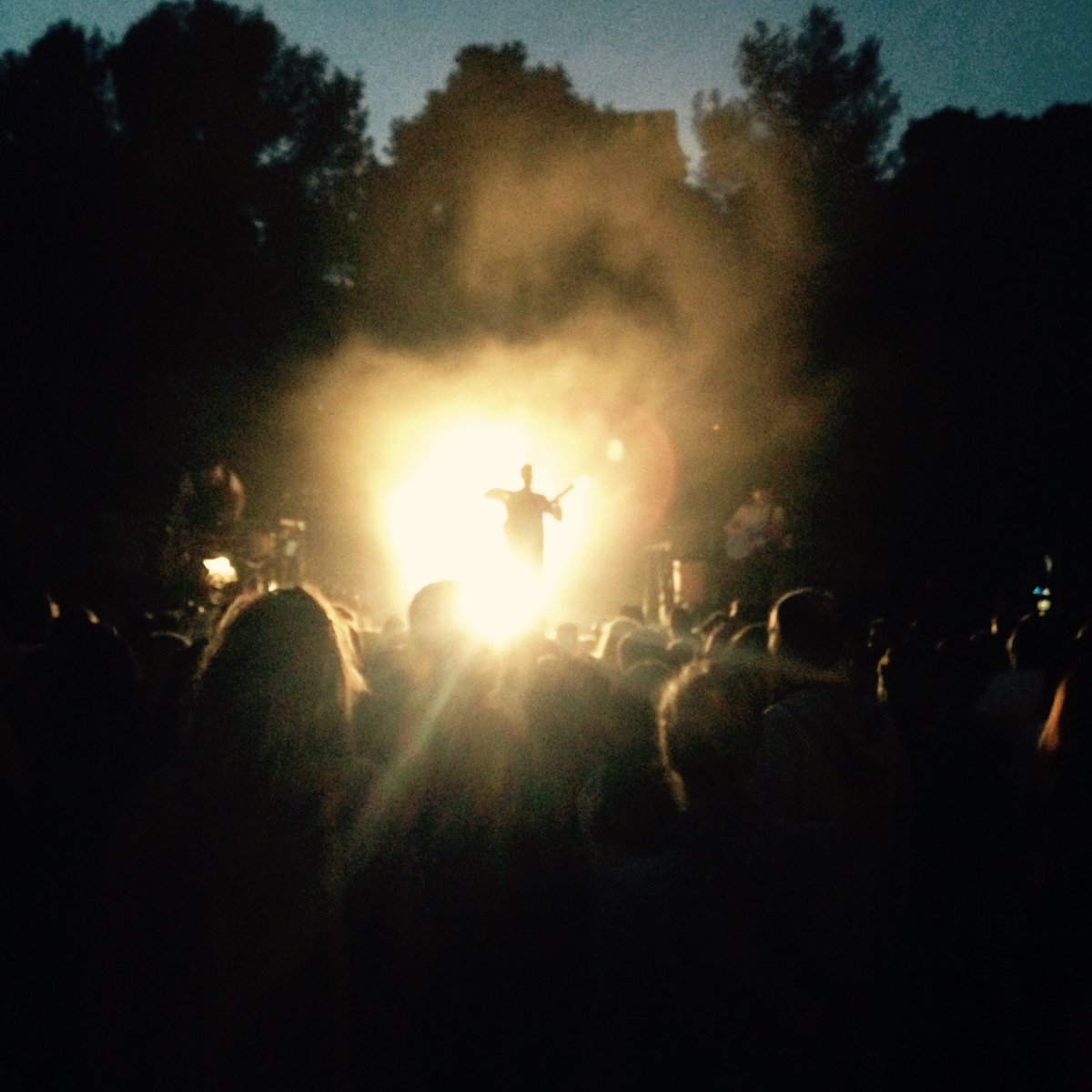 VirginRadioProv's tweet photo. On est comme des fous devant @BrokenBackMusic au #ThéâtreSilvain ❤️❤️❤️ https://t.co/kYuQvxXyfH