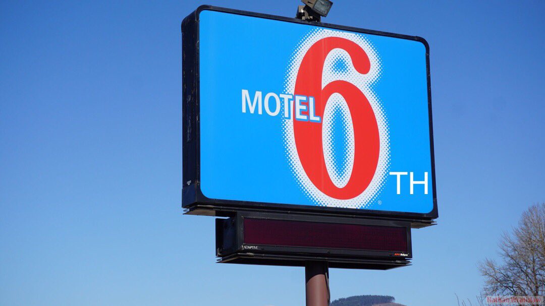 ProfessorBlue_'s tweet image. BREAKING NEWS!  DCFC team barricades themselves in local motel and refuse to leave! The supporters are furious!!!!!