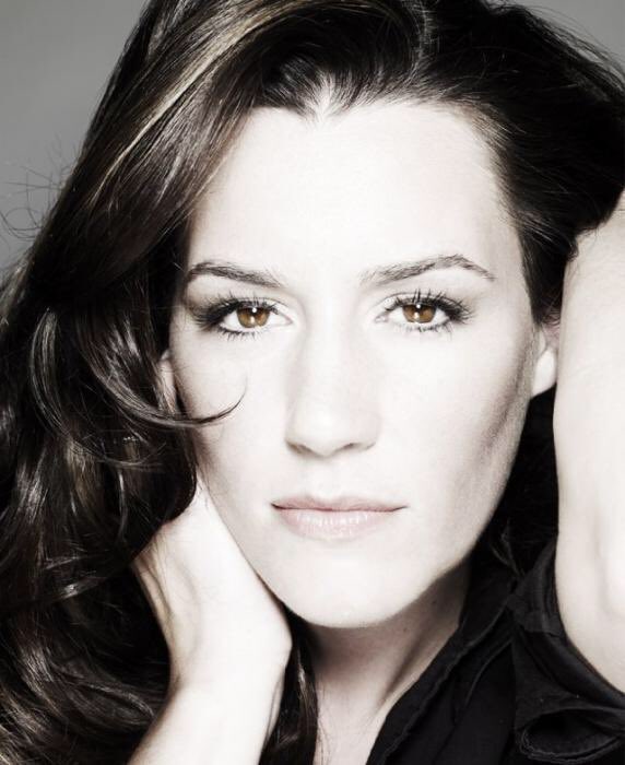    A very happy birthday to Kate Magowan! ¡Feliz cumpleaños 
