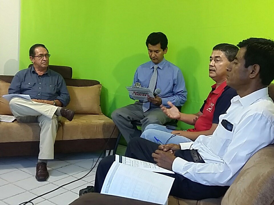 rodrigollpez's tweet photo. Esta tarde compartimos un conversatorio sobre el nuevo gobierno de nuestro Presidente @Lenin Moreno en Macas News medio digital https://t.co/Enw8PSoAF3
