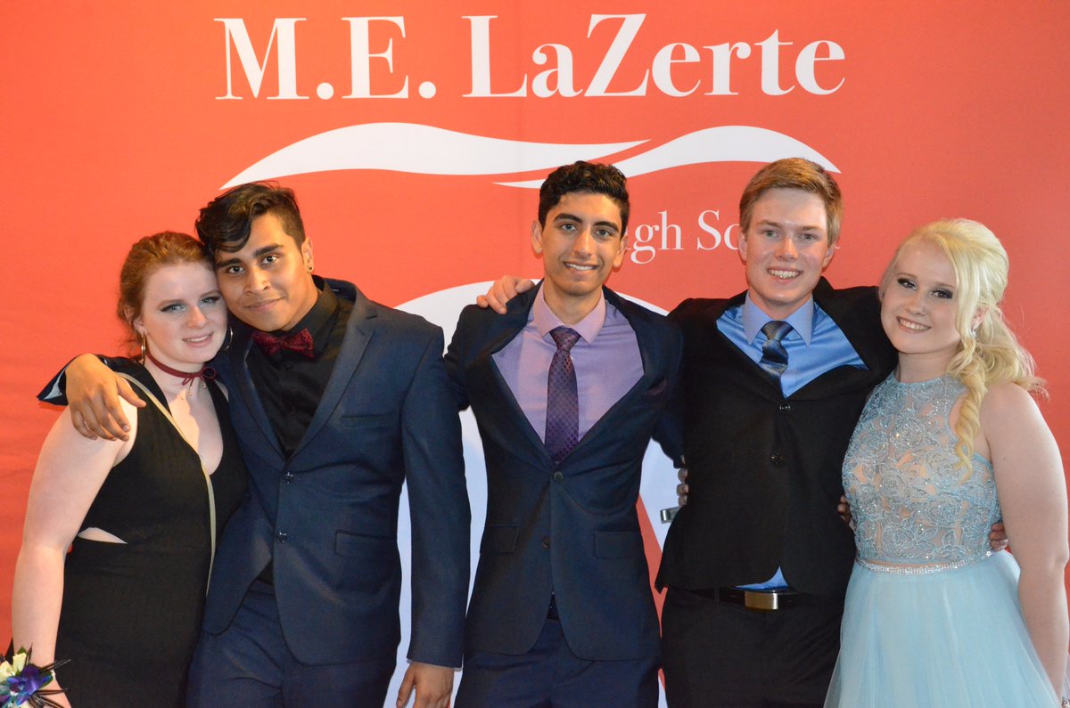 LaZerteLeaders's tweet photo. @melazerte #TBT to last Fridays #classof2017 #banquet #soproudofyou #melazerte #graduation #vgpride https://t.co/3A82DesETg