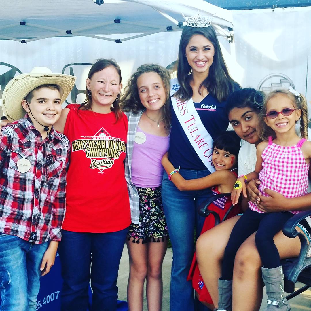 misstulareco's tweet photo. Apparently these days, saying "SILLY FACES!!!!" is just another way of saying "STICK YOUR TONGUES OUT!!!" #MissTulareCounty #MissCa2017 https://t.co/w2nFXQmptC