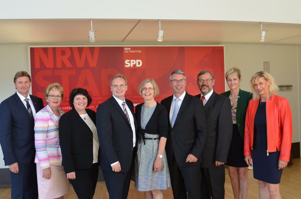 CDahmMdL's tweet photo. Konstituierende Sitzung des NRW Landtags und Neuaufstellung für die OWLer! Die Teutonen sind mit 9 Abgeordneten dabei! #OWL #Teutonen https://t.co/RoUbxvtlS4