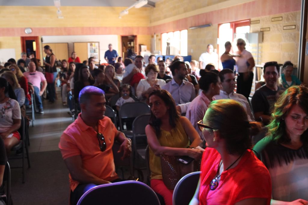 ISAruba's tweet photo. What do you get when you mix 80's music with #ElementaryStudents? A full house for a #SpringConcert by #MSdeCuba. #OneHappyISA #ISSedu https://t.co/DlZUBtK4Fj