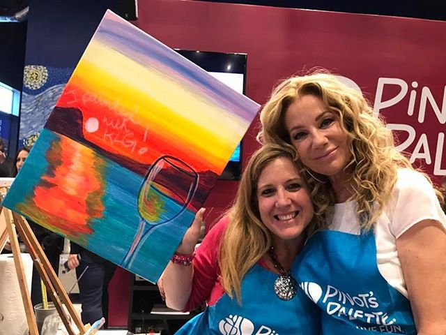 PinotsWestLoop's tweet image. The only thing better than painting and drinking Kathie Lee Gifford’s GIFFT Wines  , is painting with Kathie Lee herself! Too. Much. FUN.